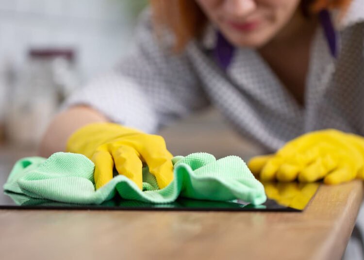 Kaip naminė buitinė chemija palengvina švaros darbus namuose?