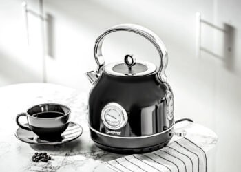 Kaip efektyviai išvalyti elektrinį virdulį, kad pašalintumėte kalkes?