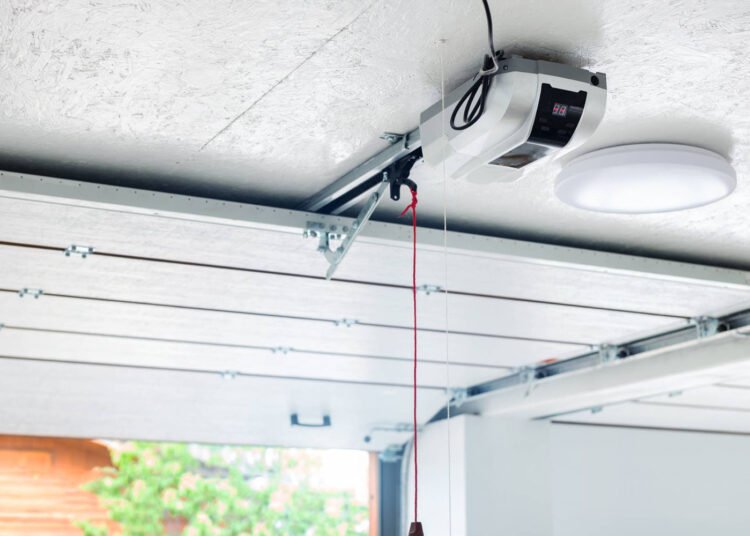 Neatsidaro / neužsidaro garažo vartai. Ką daryti? 15 galimų priežasčių bei problemos sprendimų